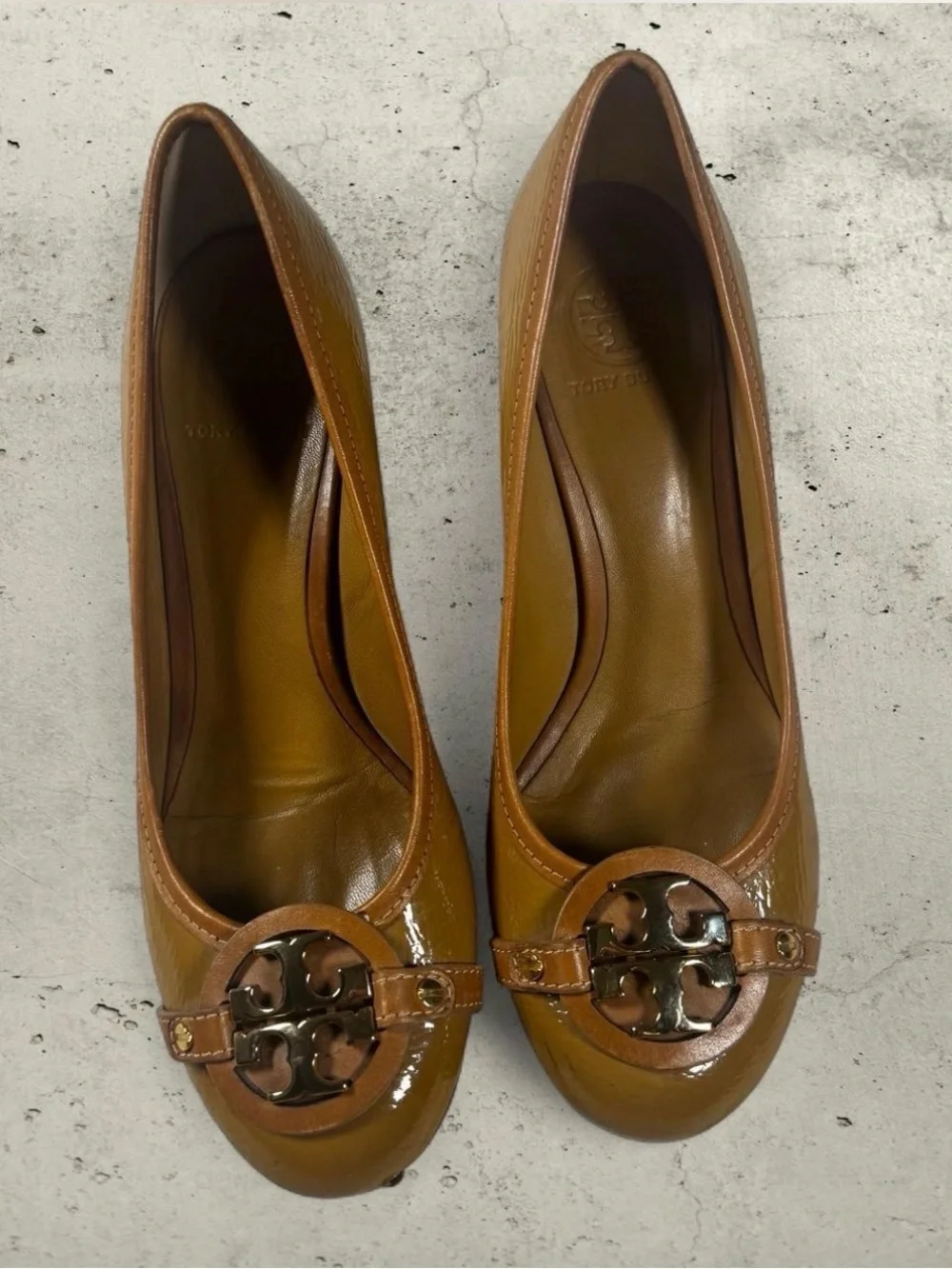 Tory Burch Tan Patent Leather Round-Toe Block Heel Pumps